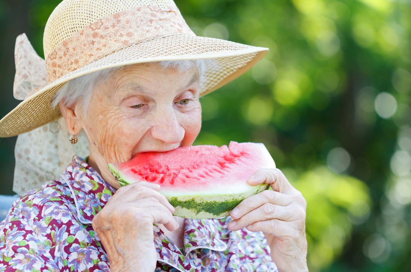 vrs orchard gardens blog 6 summer safety tups for seniors living in retirement communities